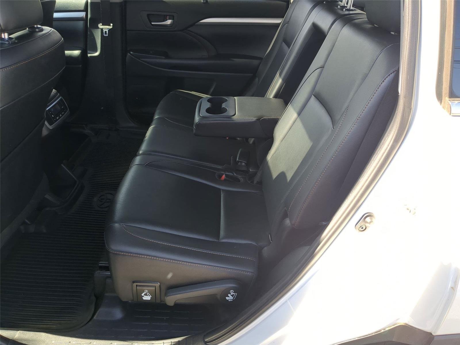 Used 2019  TOYOTA  image 33
