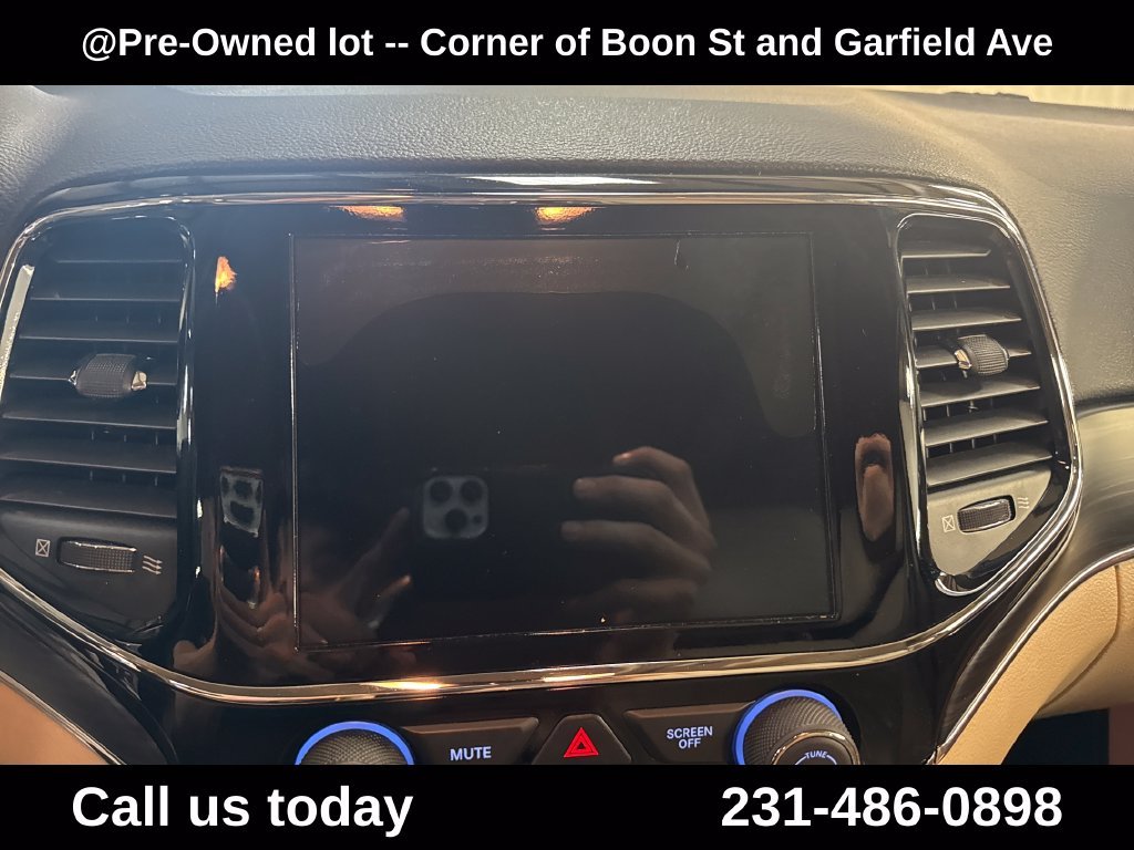 Used 2020 White Jeep Limited image 23