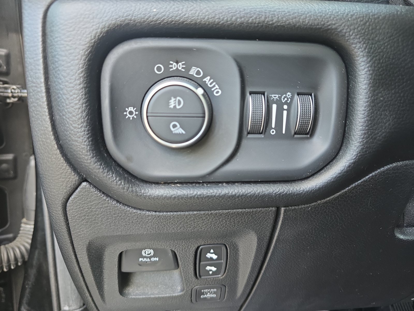 Used 2021 Diamond Black Crystal Pearlcoat Ram Laramie image 28