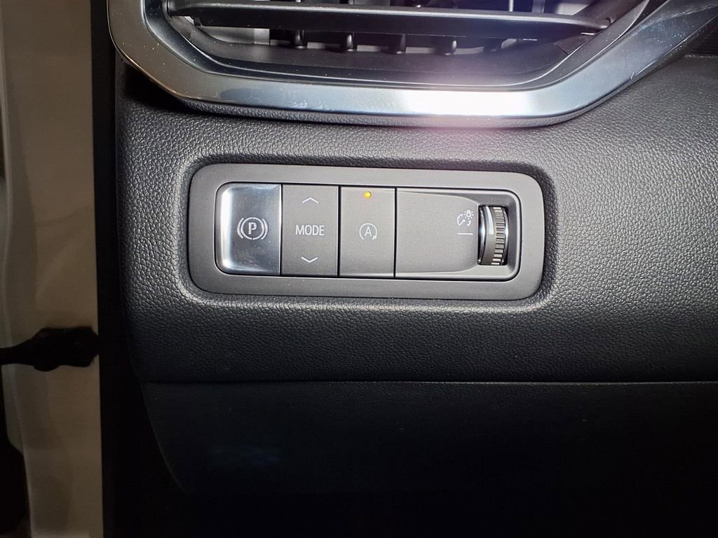 Used 2026 Summit White GMC Elevation image 15