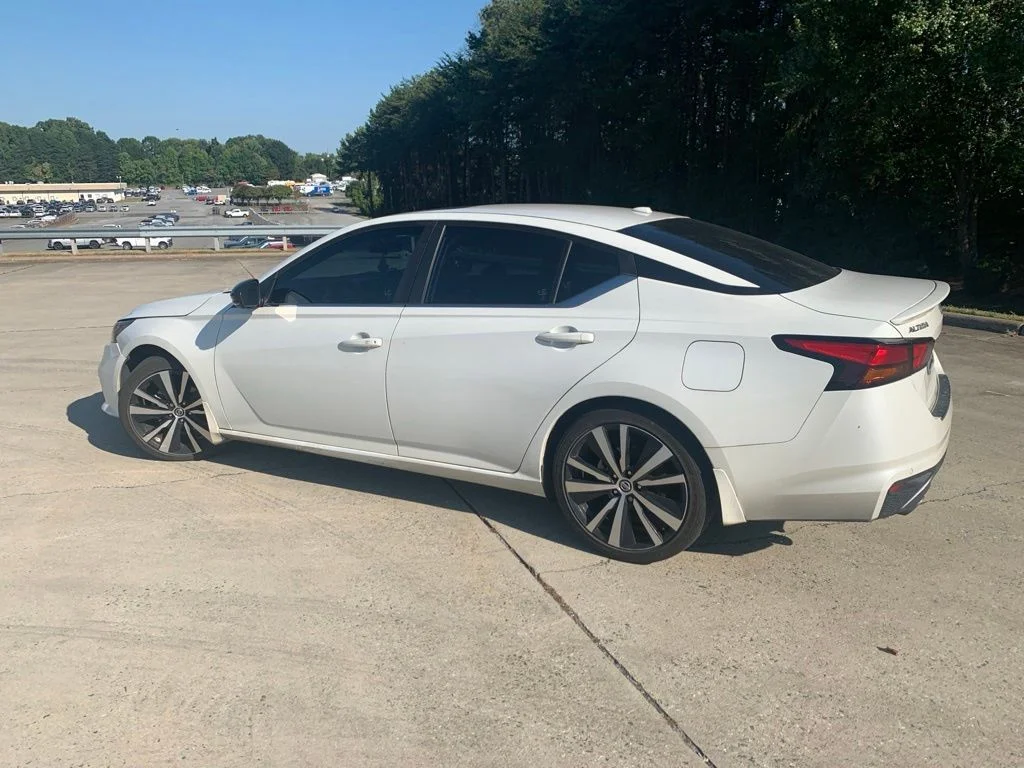 Used 2021 White Nissan 2.5 SR image 5