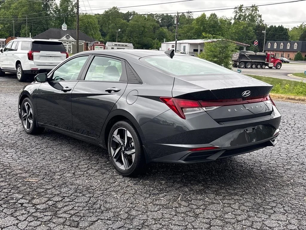 Used 2023 Gray Hyundai SEL image 5