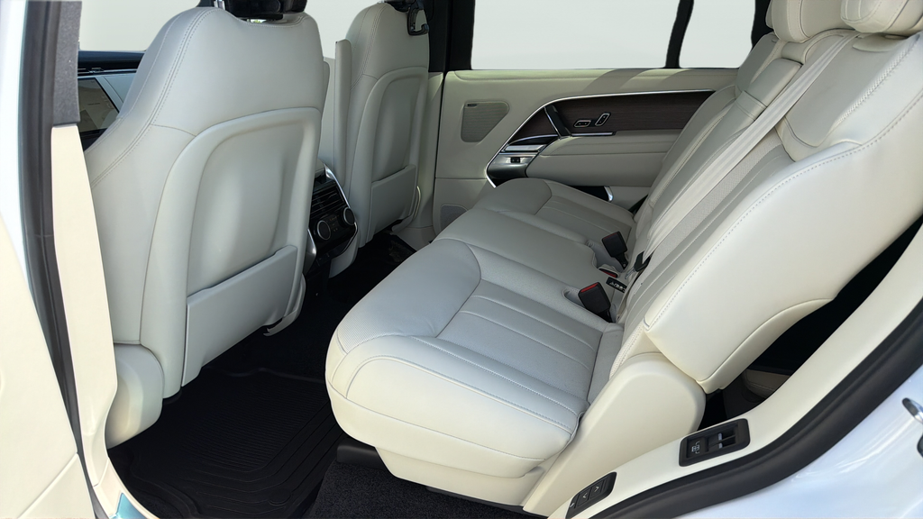 New 2026 Fuji White Land Rover SE image 19