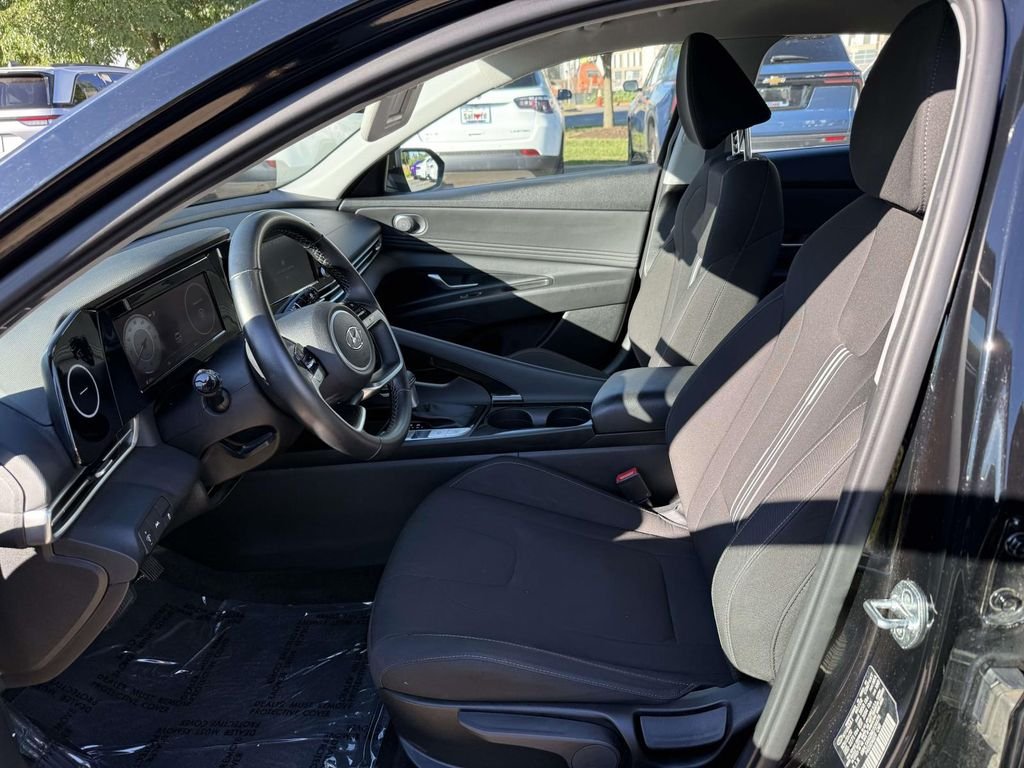 Used 2021 Black Hyundai SEL image 13