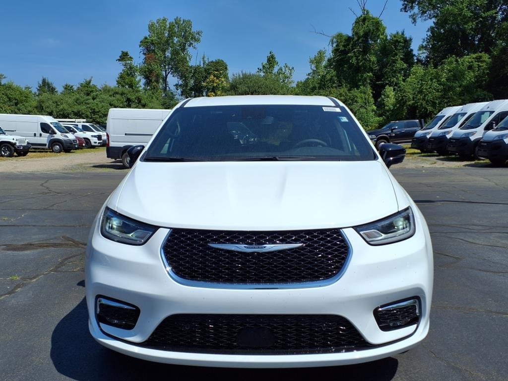 2026 Chrysler Pacifica Select - Photo 8