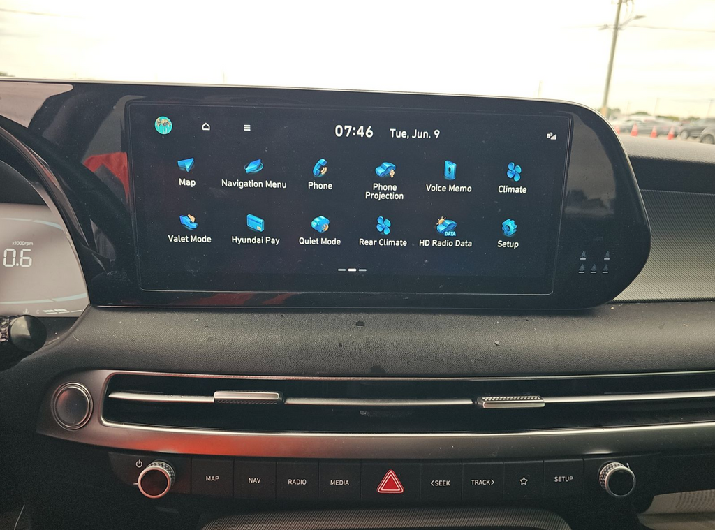 Used 2023 White Hyundai SEL image 7
