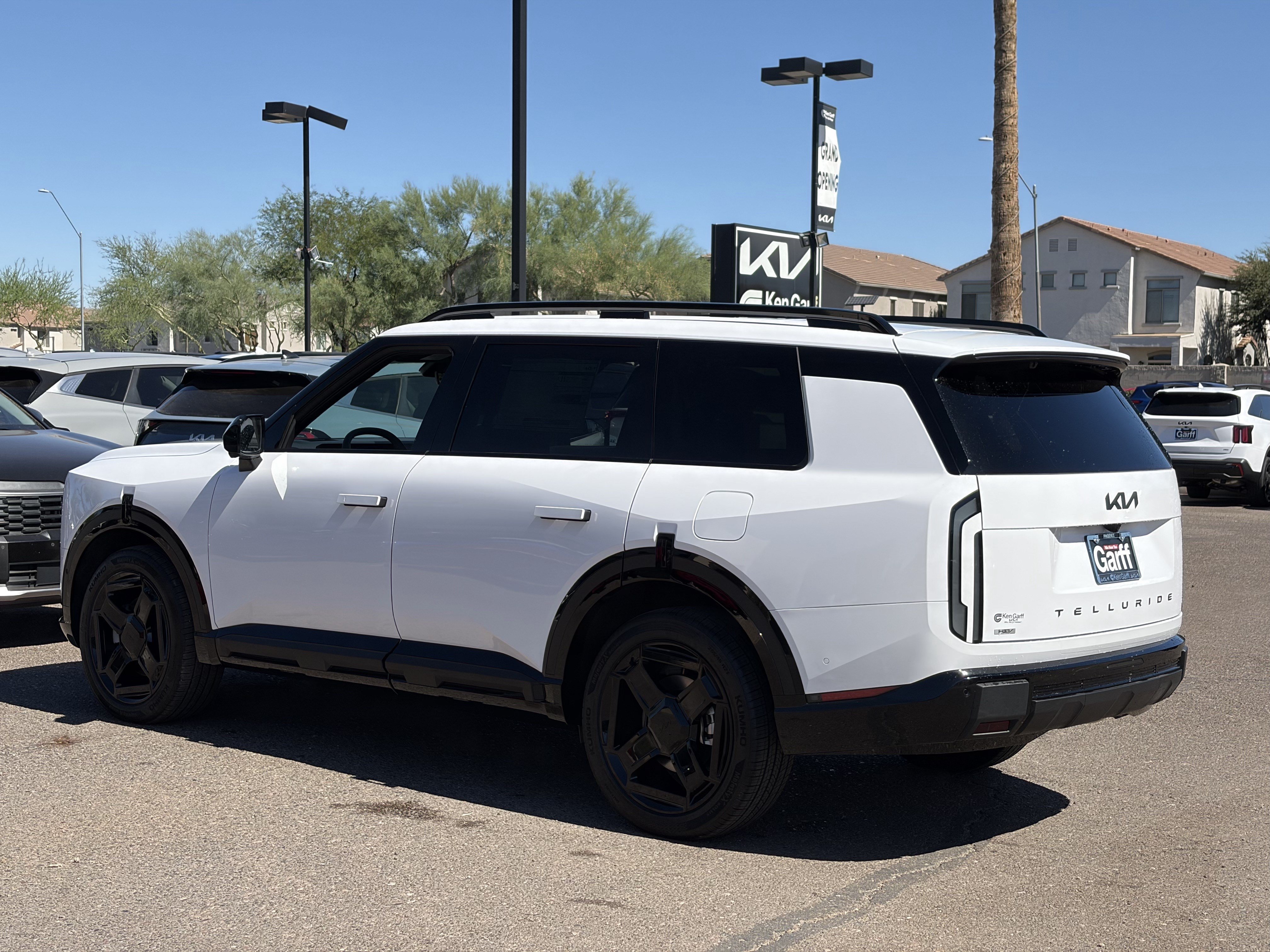 New 2027 Glacial White Pearl Kia X-LINE SX PRESTIGE image 3