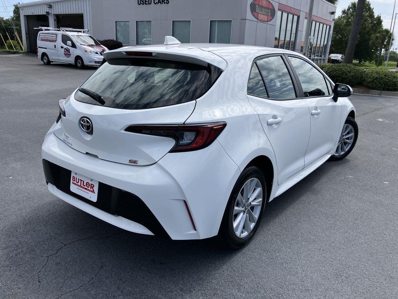 Used 2025 White (Ice Cap) Toyota SE image 5