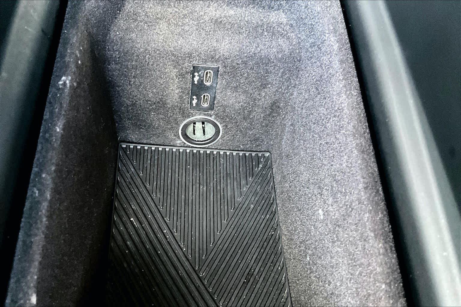 Used 2023 Black Sapphire Metallic BMW 740i image 35