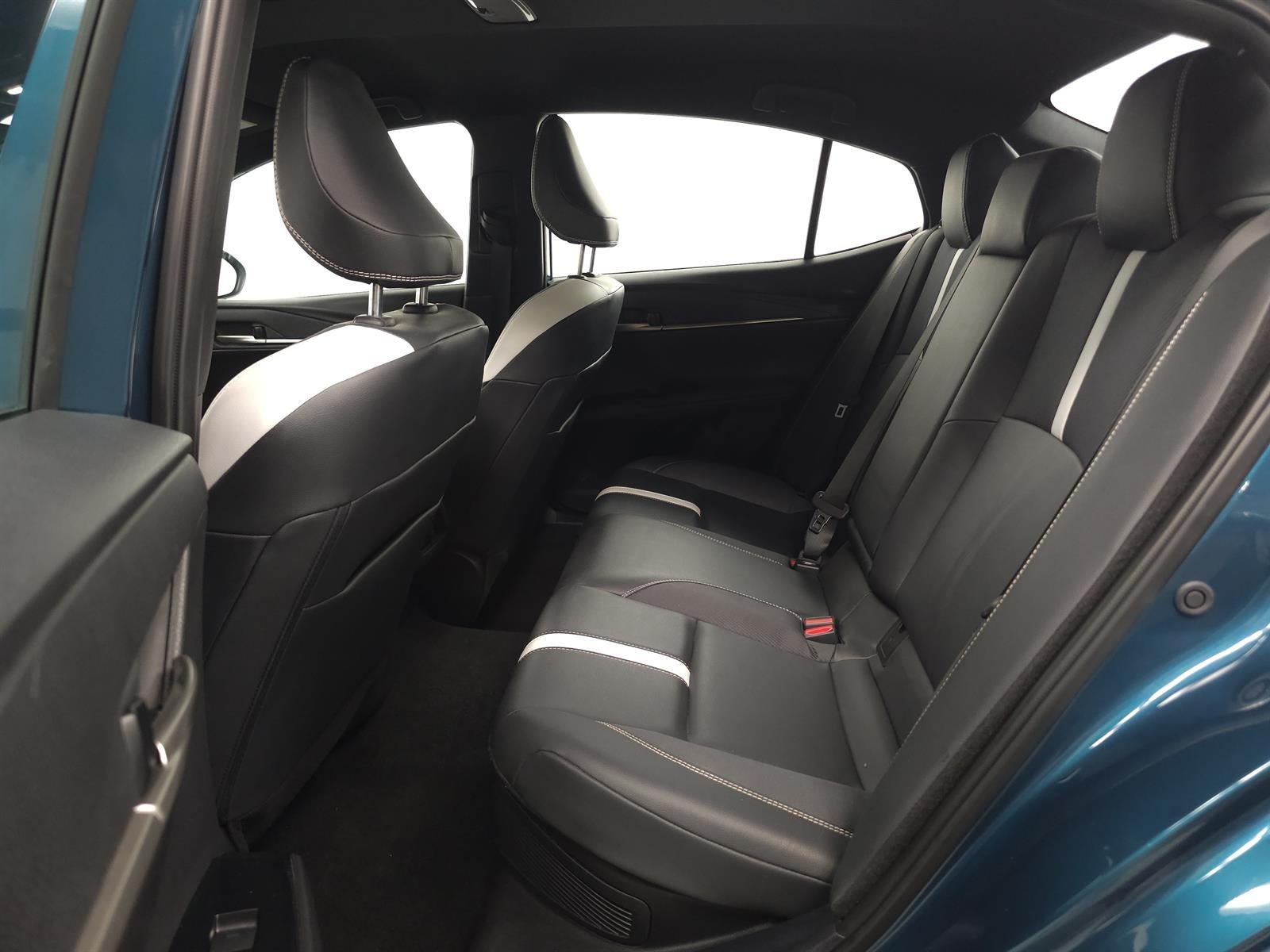 Certified Used 2025  Toyota SE image 5