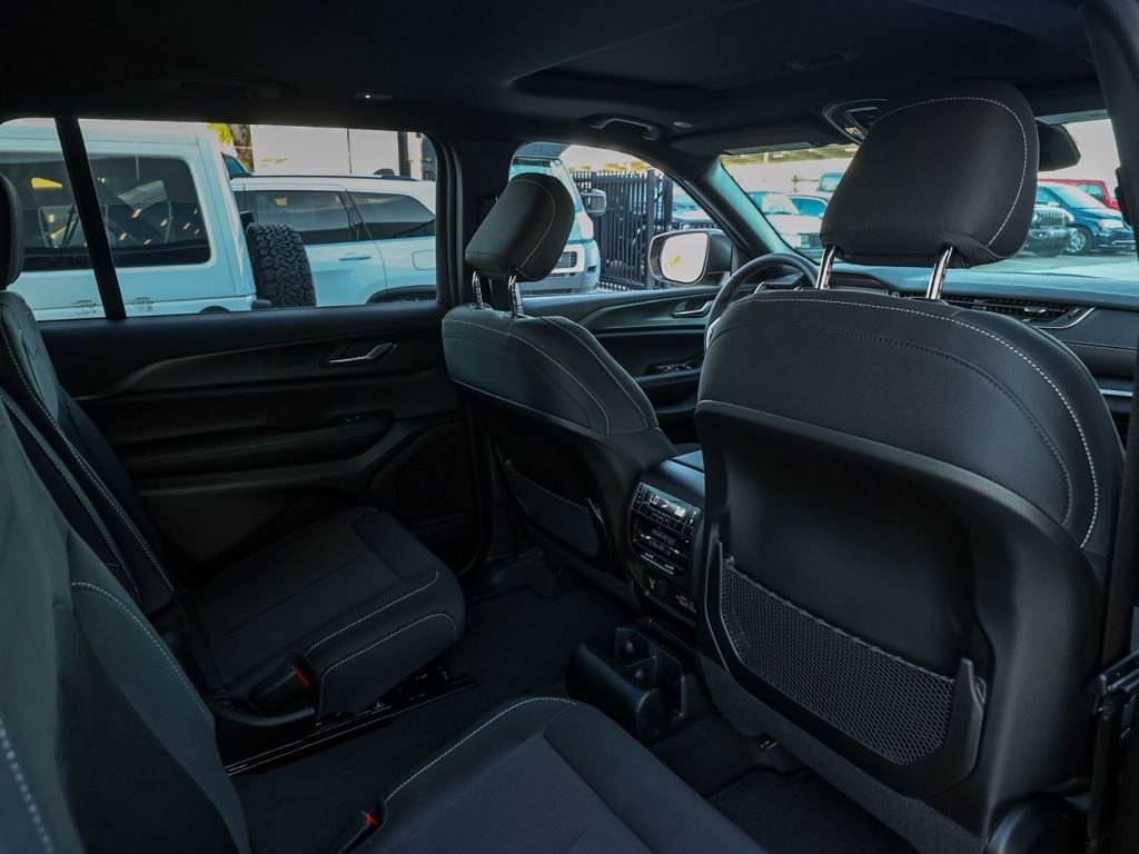 New 2026 Baltic Gray Metallic Clear-Coat Exterior Paint Jeep Laredo image 16