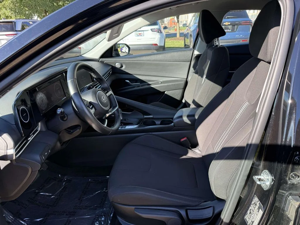 Used 2021 Black Hyundai SEL image 13