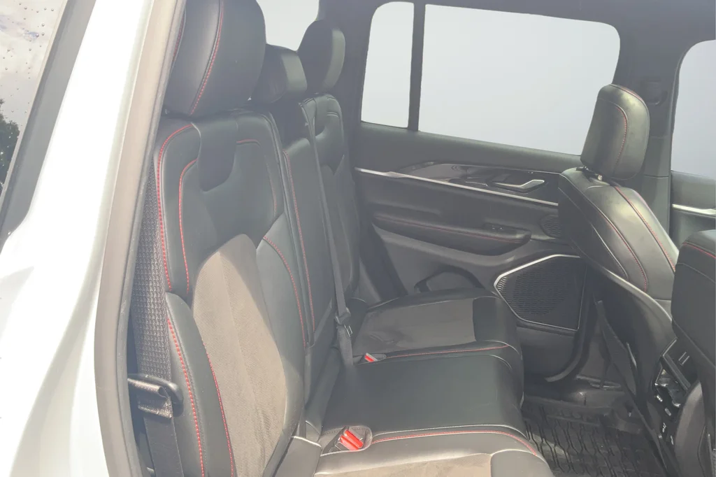 Used 2022 Silver Jeep Trailhawk image 21