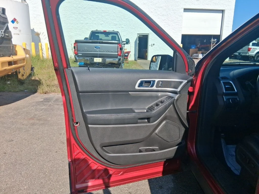 Used 2014 Ruby Red Metallic Tinted Clearcoat Ford XLT image 14