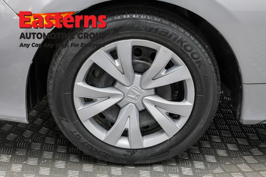 Used 2018 Silver Honda LX image 27
