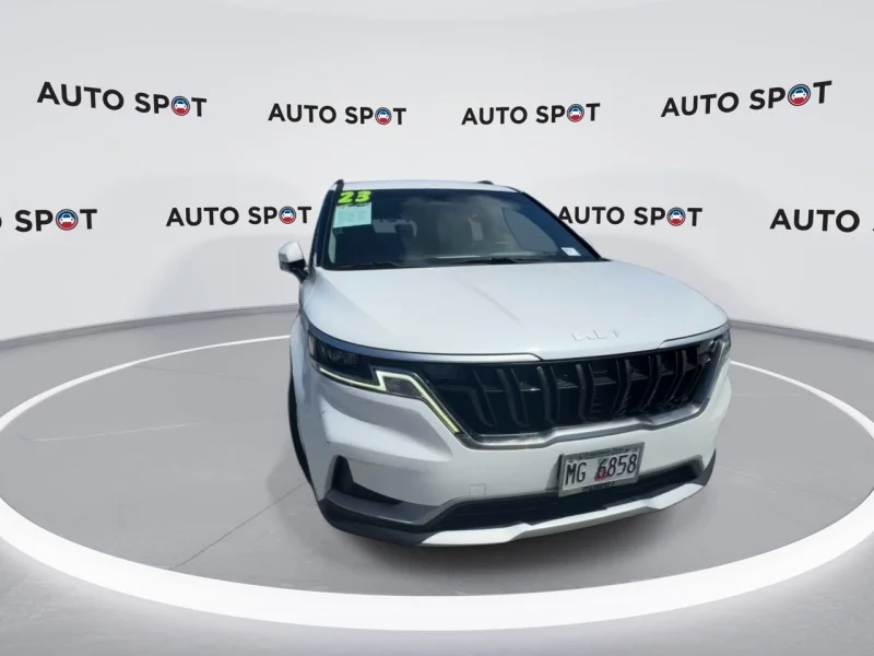Used 2023 White Kia LX image 3