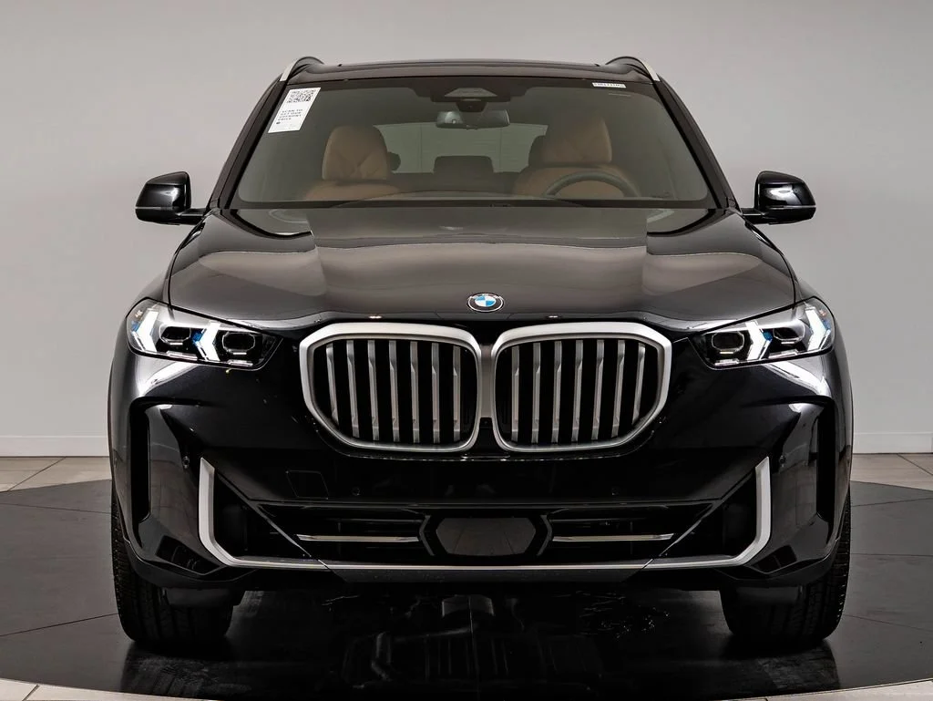 New 2026 Black Sapphire Metallic BMW xDrive40i image 2