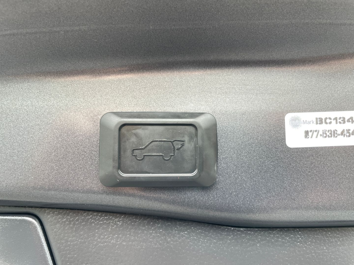 2025 Toyota RAV4 XLE - Photo 16