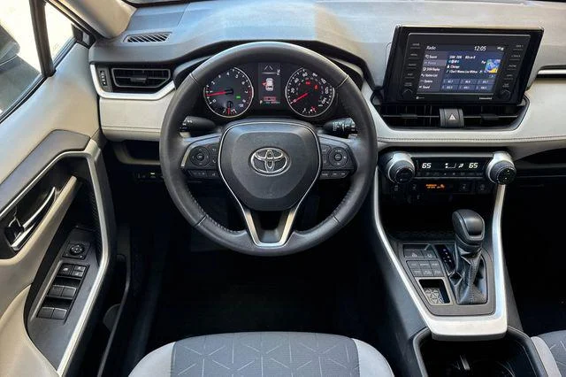 Certified Used 2022 SILVER SKY METALLIC Toyota  image 17