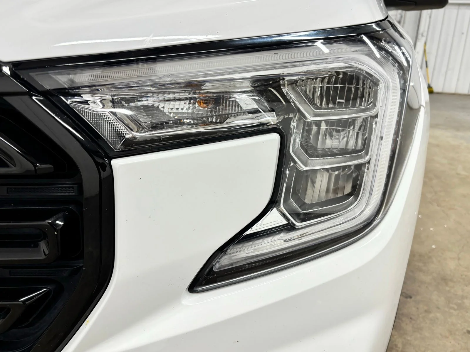Used 2024 White GMC SLE image 8