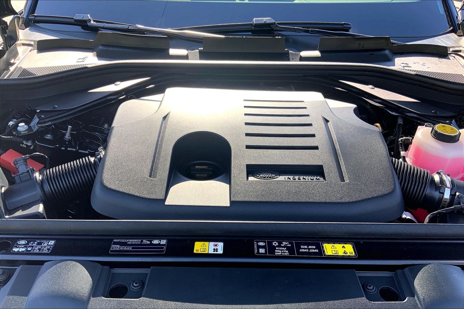 New 2027 Santorini Black Land Rover Dynamic SE image 16