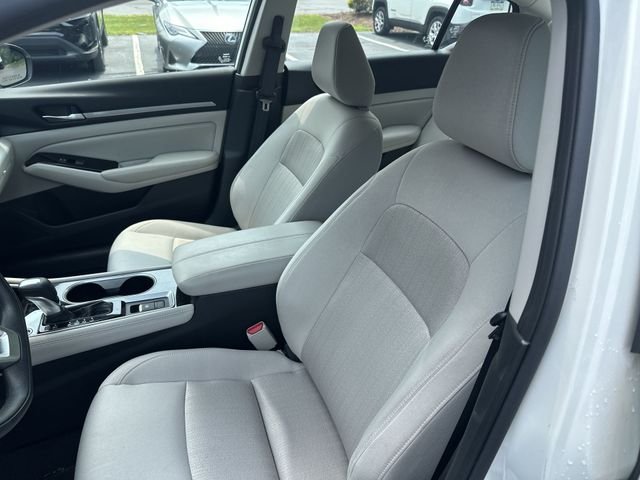 Certified Used 2023 White Nissan 2.5 SV image 15