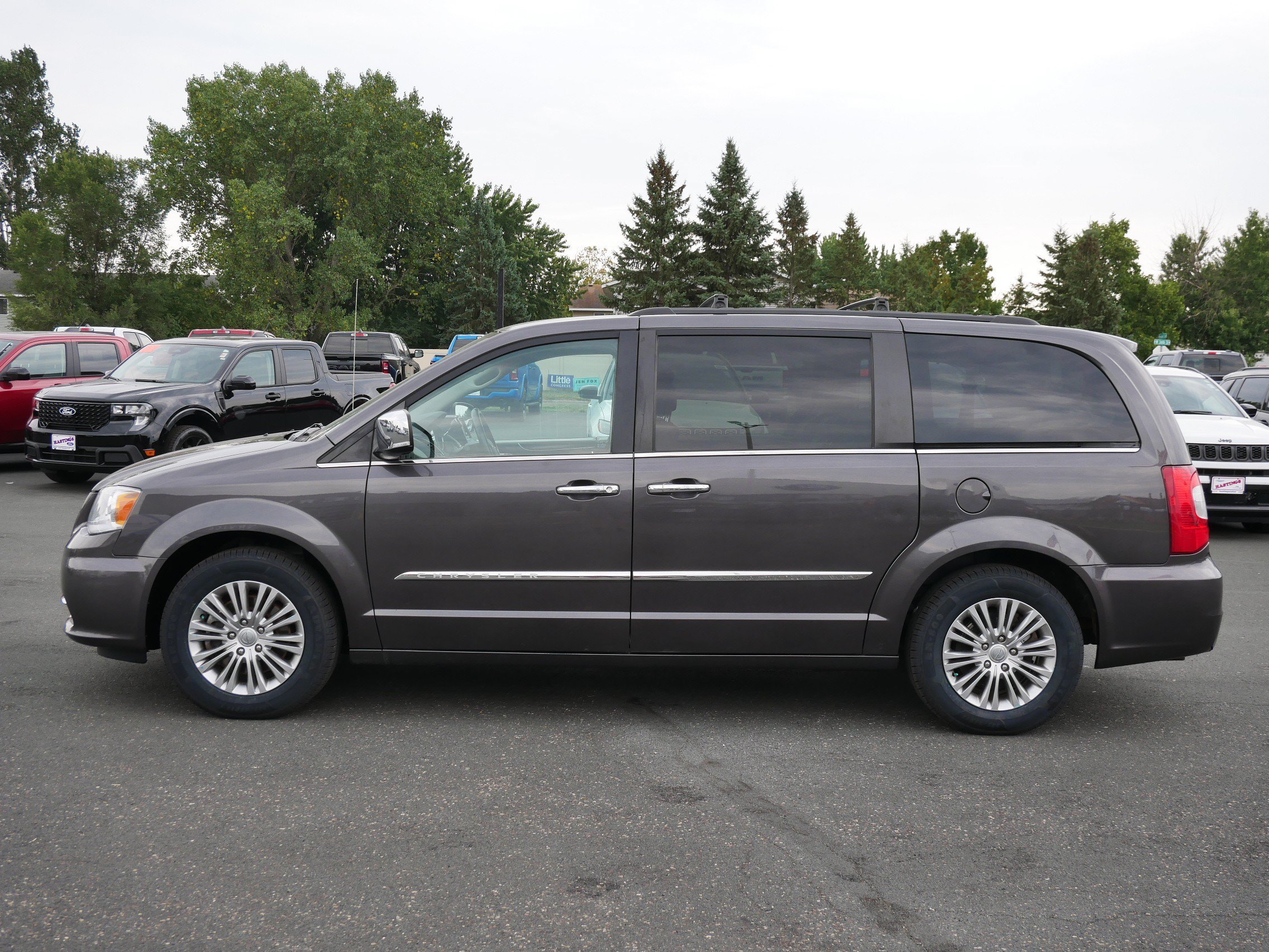 Used 2015 Chrysler Town & Country Touring-L with VIN 2C4RC1CG7FR573201 for sale in Hastings, MN
