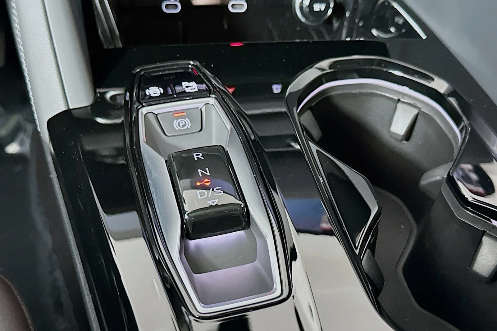 New 2026 Arkona White Audi Premium image 7