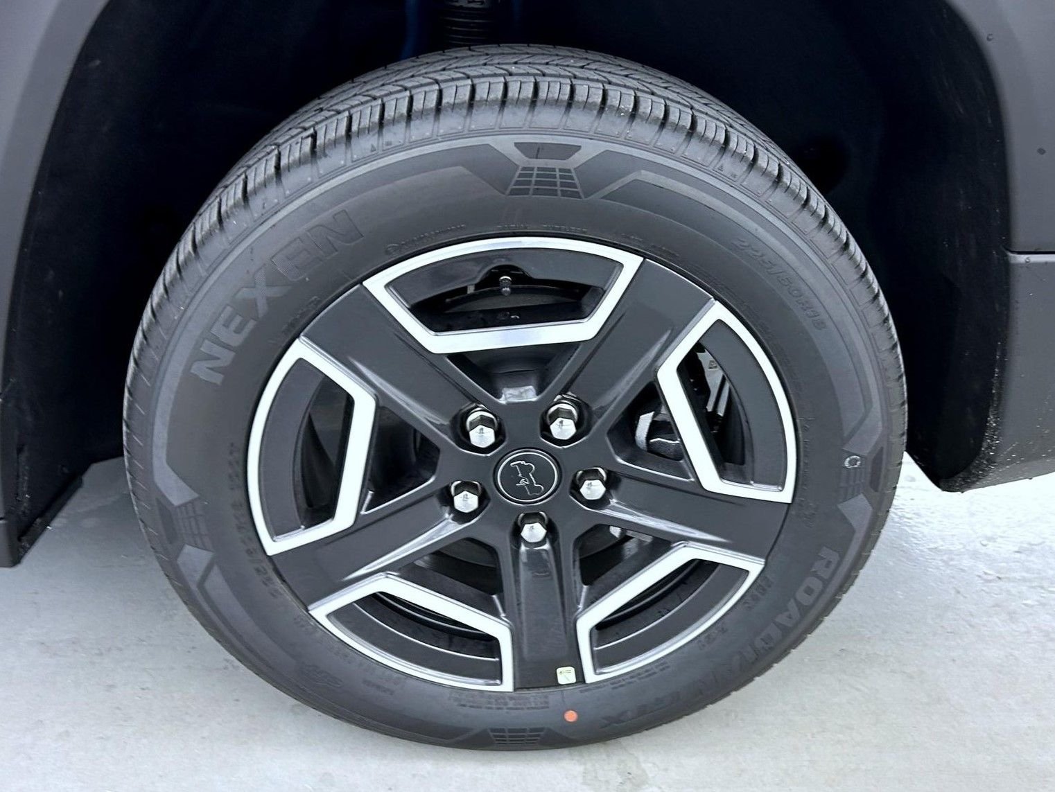 New 2026 Hydro Blue Pearl-Coat Exterior Paint Jeep Laredo image 22