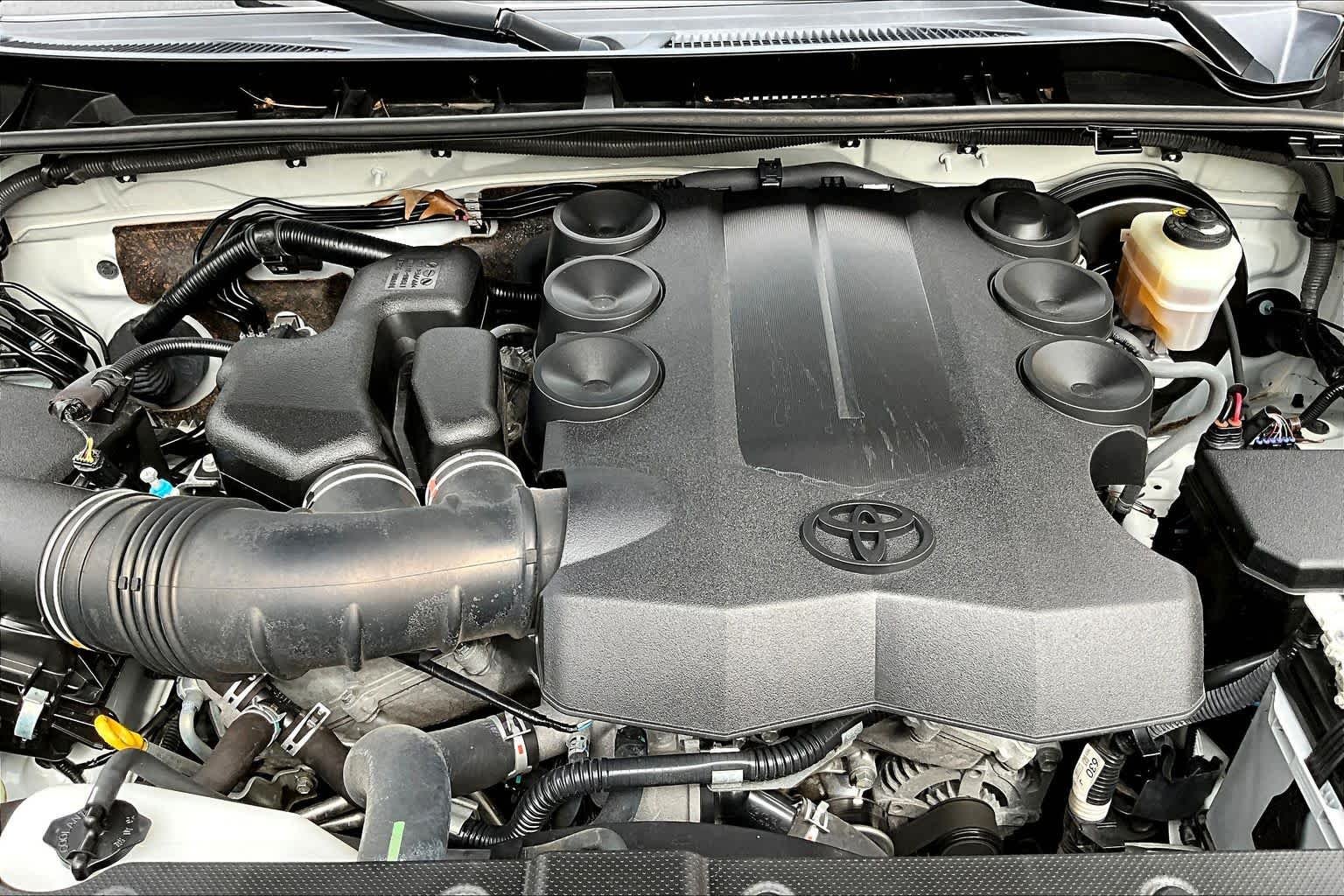 Used 2019 Super White Toyota SR5 image 31