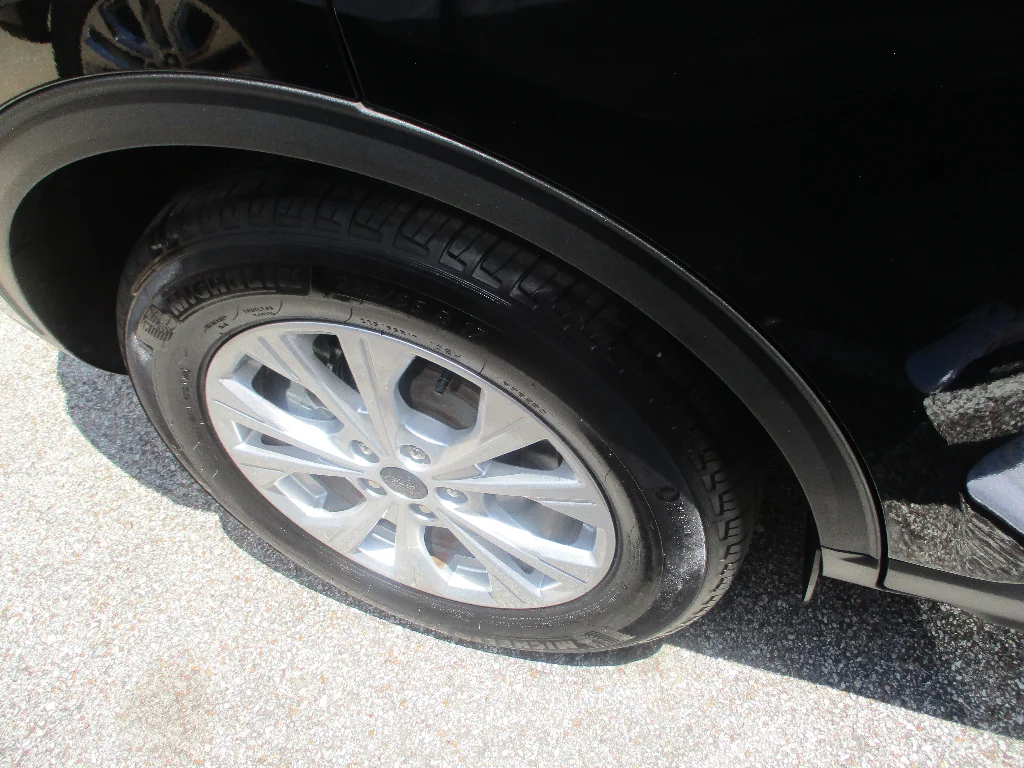 Used 2025 Agate Black Metallic Ford Active image 20