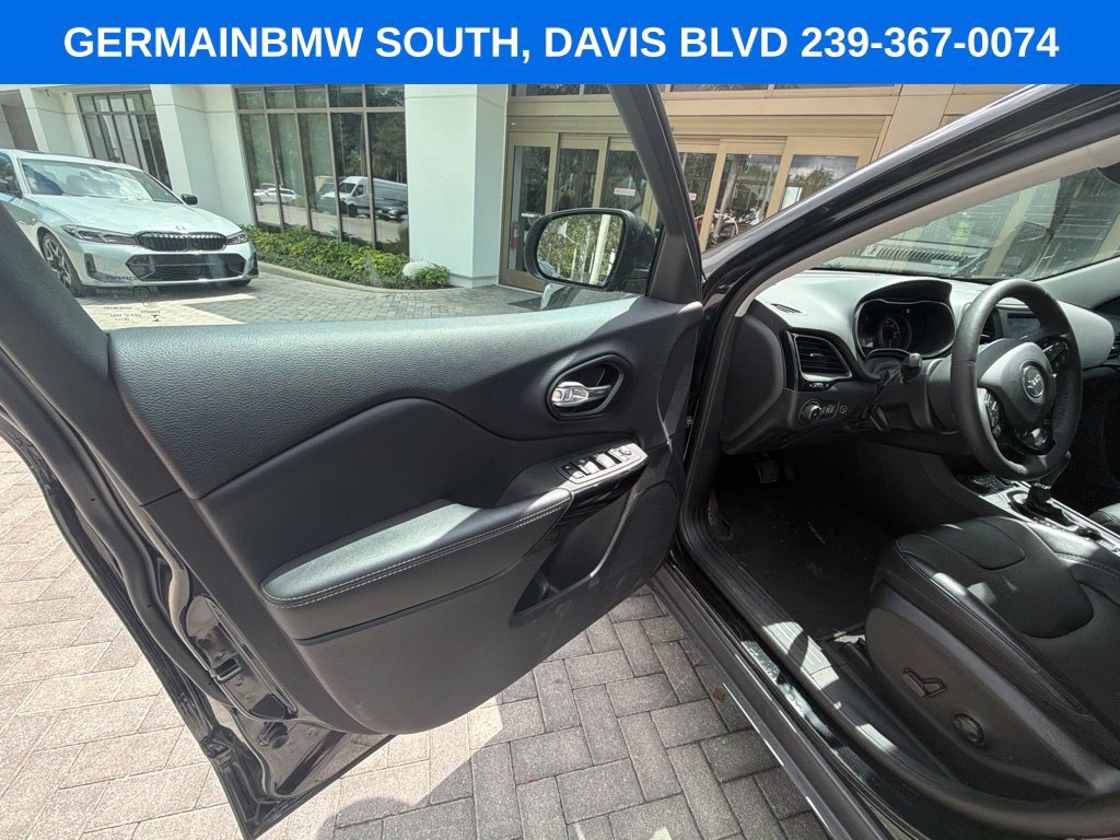 Used 2023 Diamond Black Jeep Altitude image 19