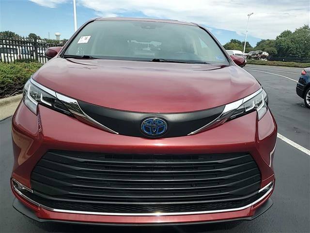 Used 2021 Red Toyota XLE image 25