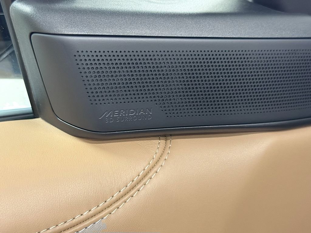 Used 2023  Land Rover Autobiography image 20