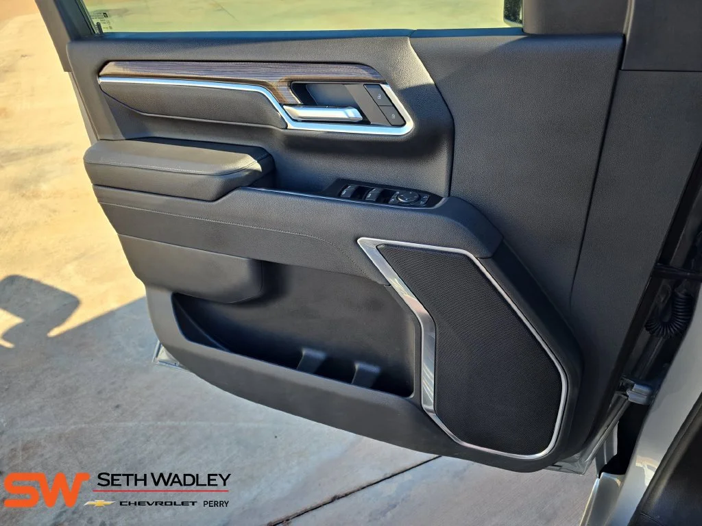 Used 2025 Sterling Gray Metallic Chevrolet LT image 28