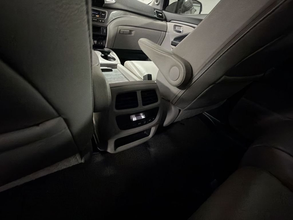 Used 2017 Lunar Silver Metallic Honda EX-L image 21