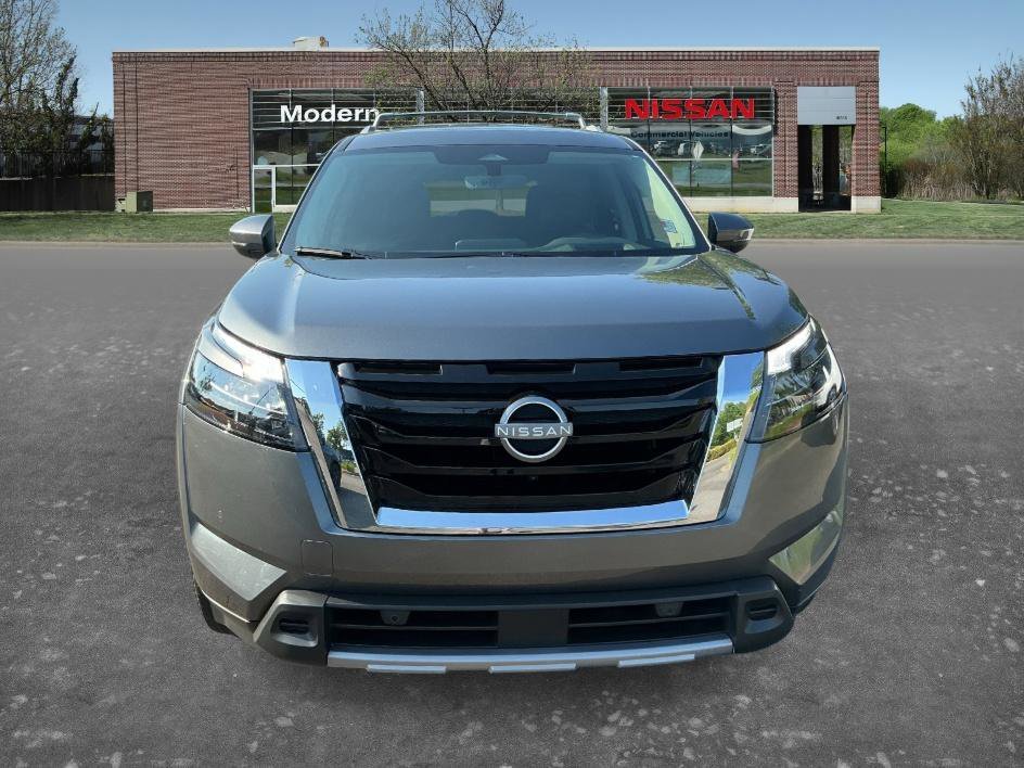 Used 2025 Gun Metallic Nissan Platinum image 6