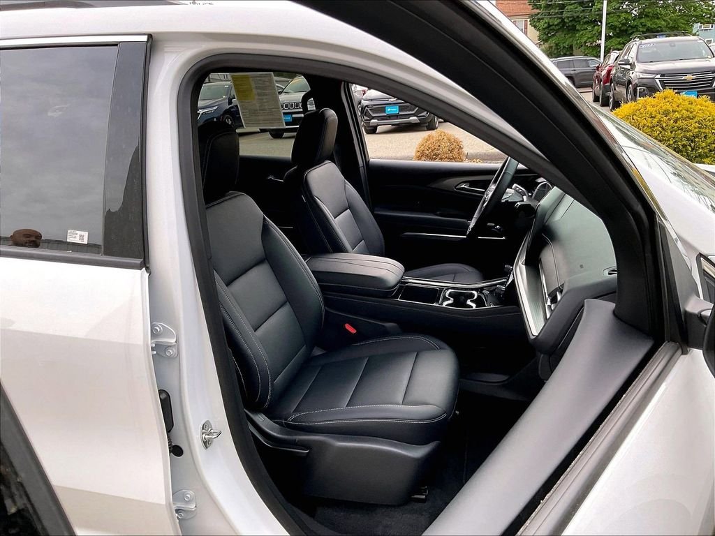 Used 2026 White Chevrolet LT image 11