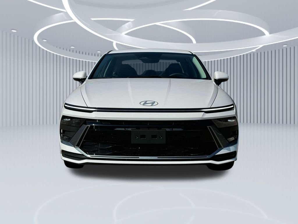 New 2025 White Hyundai SE image 31