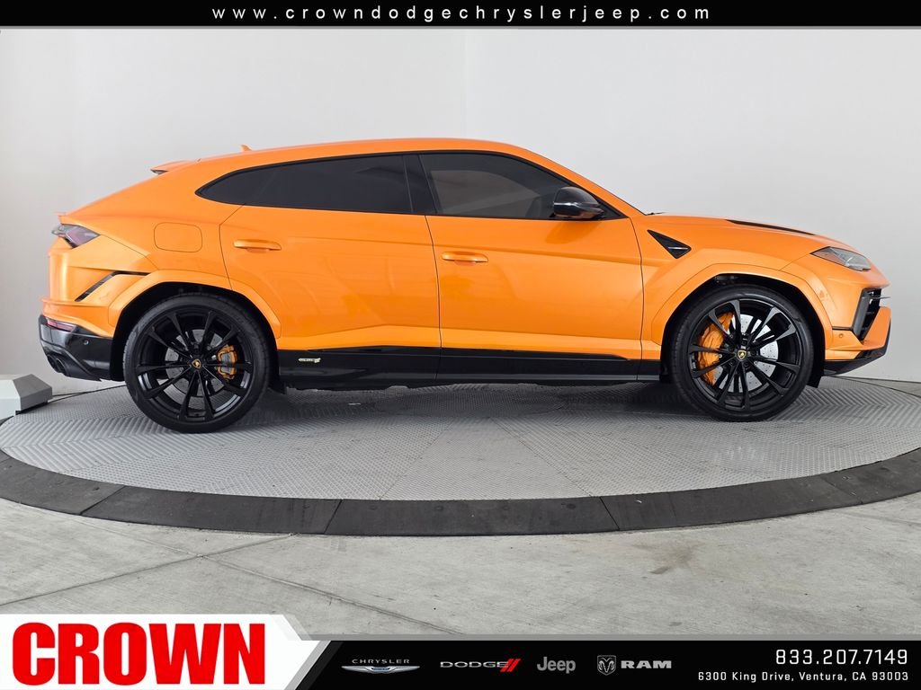 Used 2024  Lamborghini S image 8
