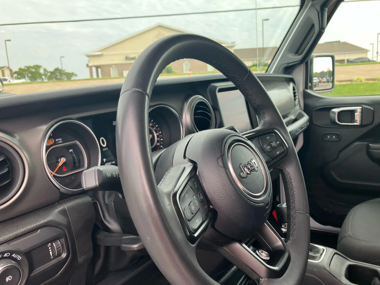 Used 2023 Bright White Clearcoat Jeep Sport S image 9