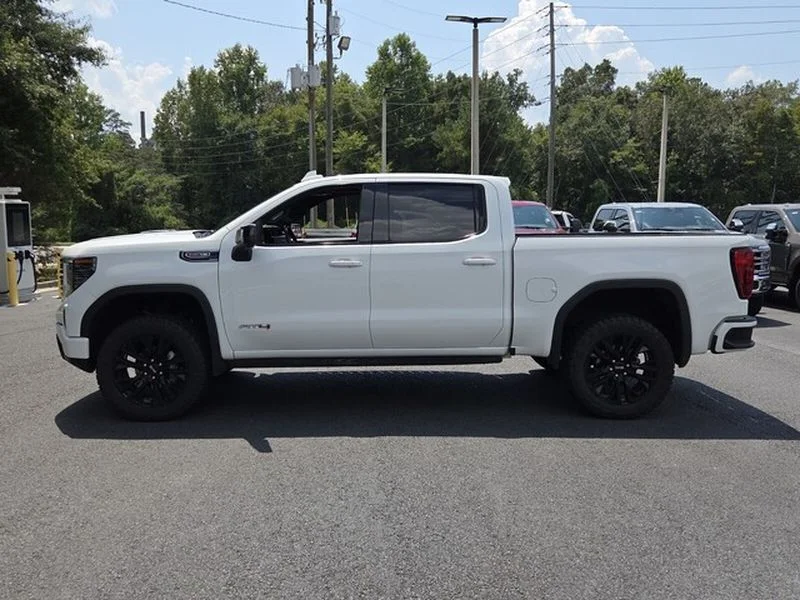 Used 2022 Summit White GMC AT4 image 5