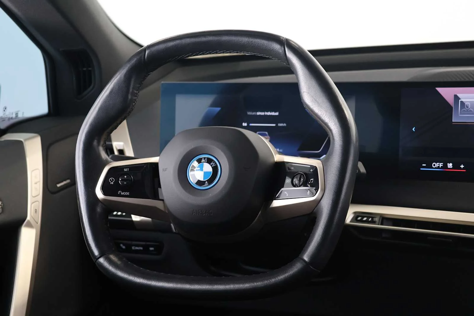 Certified Used 2024 Oxide Grey Metallic BMW xDrive50 image 24