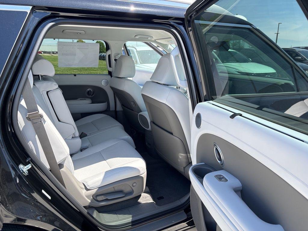 New 2026 Abyss Black Hyundai SEL 8P image 32