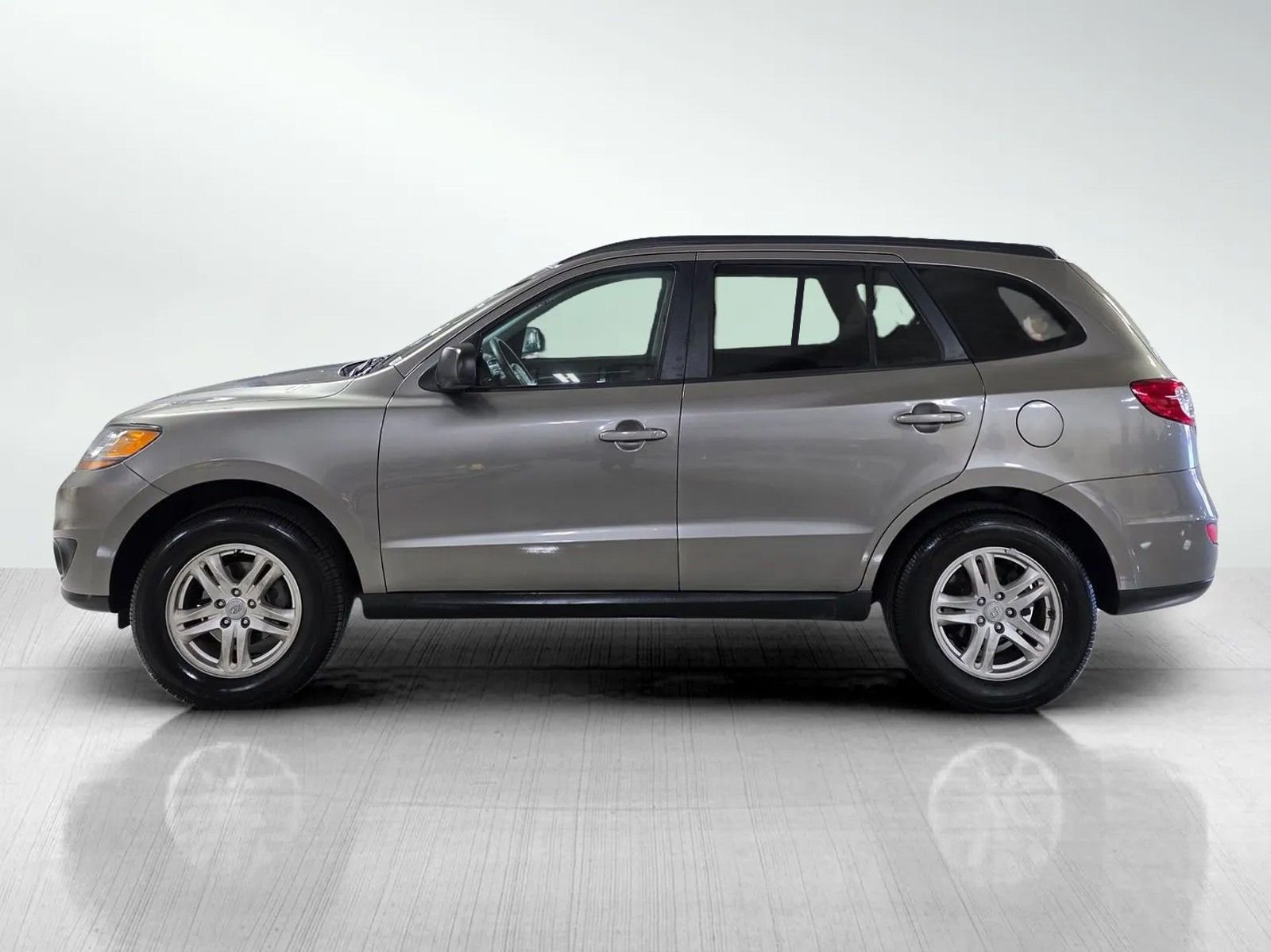 Used 2011 Mineral Gray Hyundai GLS image 4