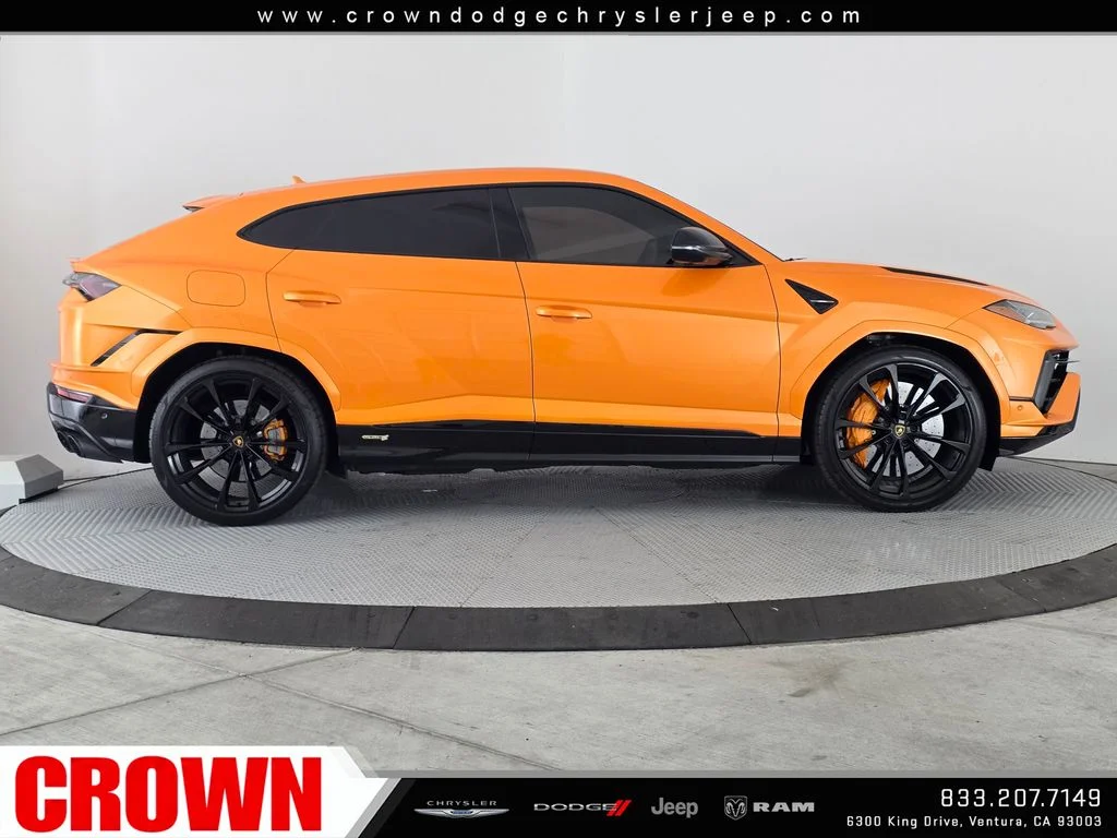 Used 2024  Lamborghini S image 8