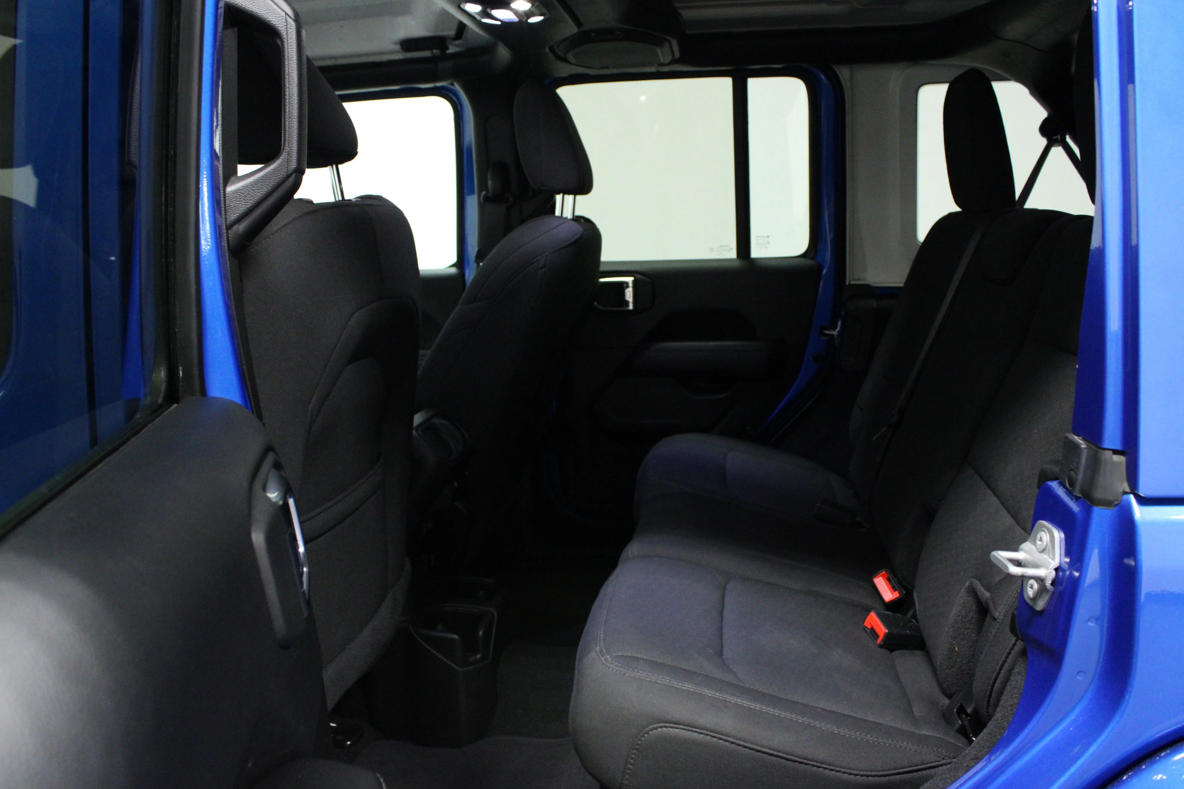 Used 2023 Hydro Blue Pearlcoat Jeep Sahara image 13