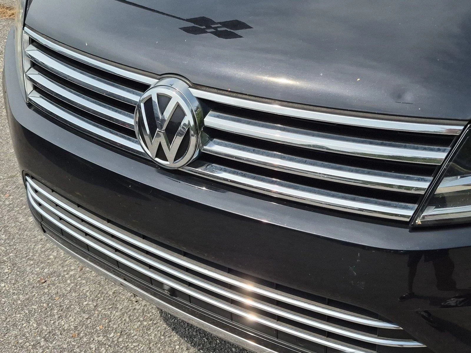 Used 2016 Deep Black Pearl Volkswagen Executive image 14