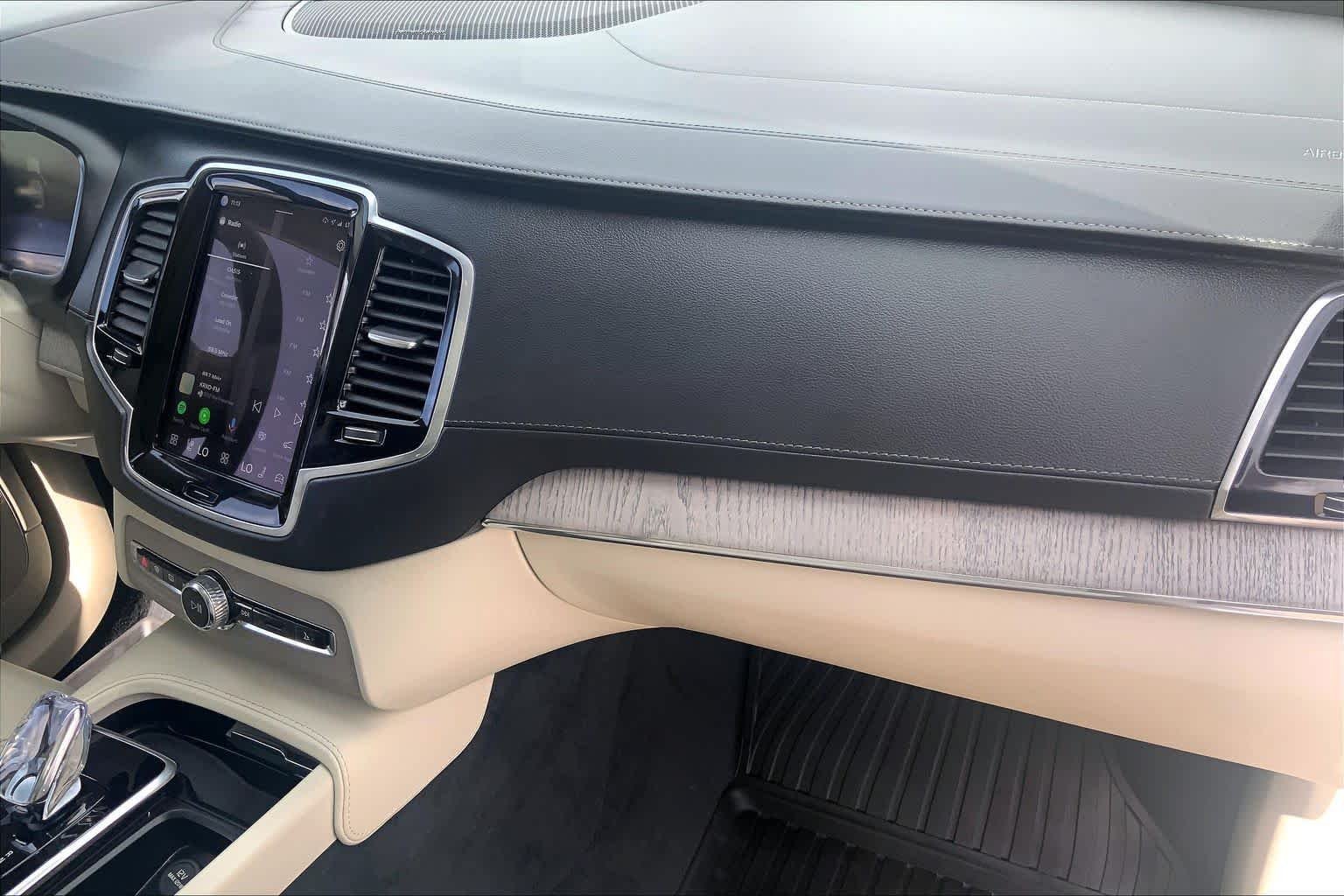 Used 2025 WHITE Volvo Ultra image 18