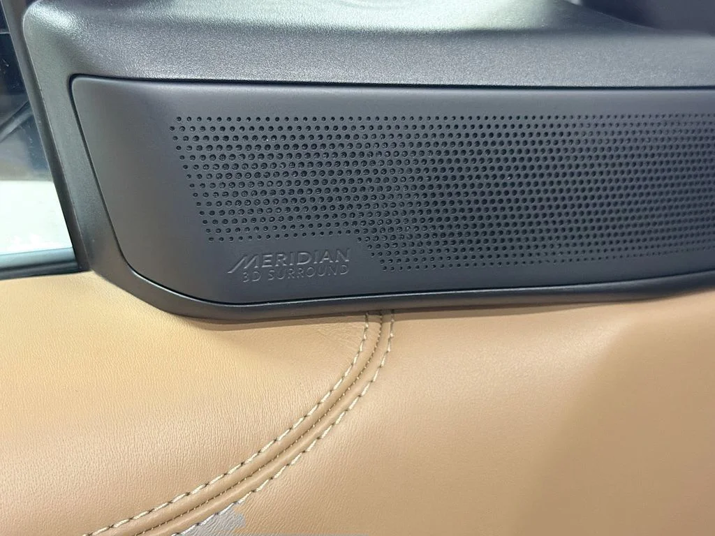 Certified Used 2023 Ionian Silver SV Bespoke Ultra Metallic Satin Land Rover Autobiography image 20
